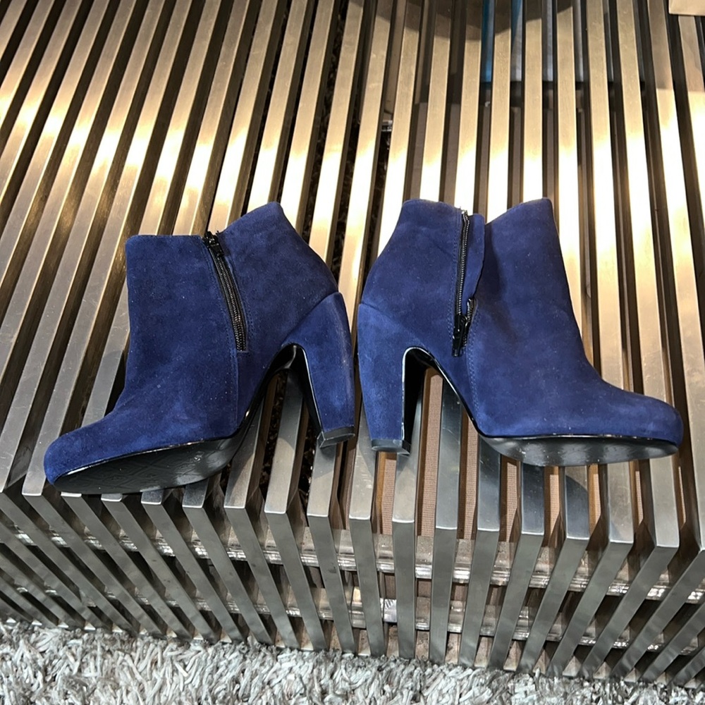 Steve Madden blue suede booties NWOT PRICE IS FIRM